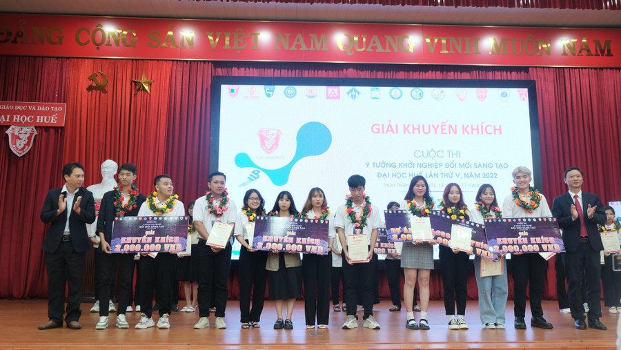 5 nhóm đạt giải Khuyến khích.