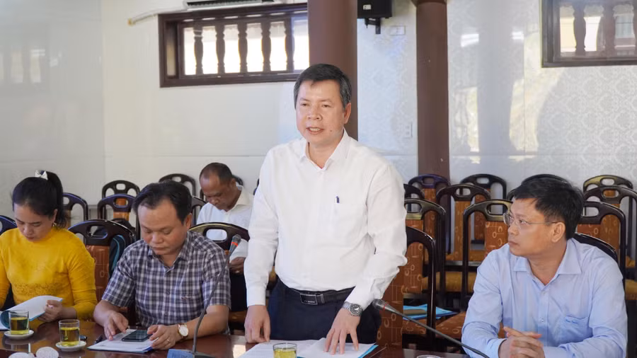 Ông Nguyễn Tân - Giám đốc Sở GD&amp;ĐT tỉnh Thừa Thiên Huế phát biểu trong cuộc làm việc.