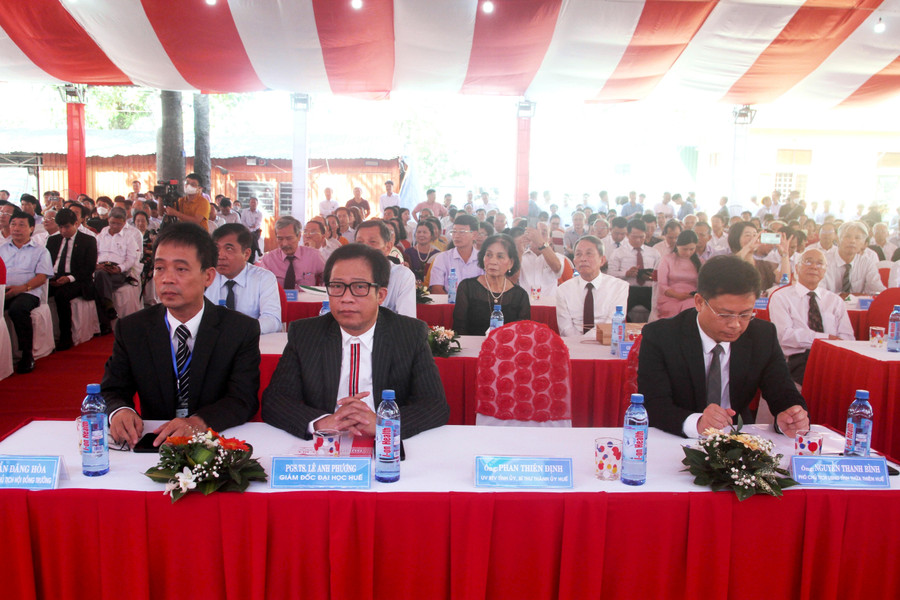 Đại biểu về tham dự lễ kỷ niệm. Đại biểu về tham dự lễ kỷ niệm.