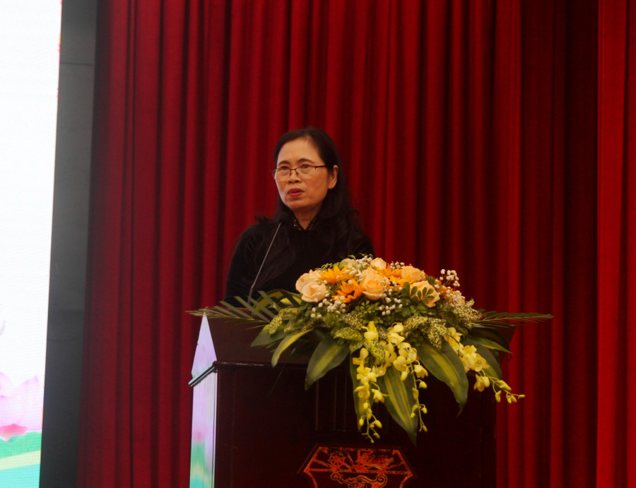 Bà Nguyễn Thị Bích Hợp – Phó Ban Vì sự tiến bộ của phụ nữ Bộ GD&ĐT báo cáo về hoạt động của Ban trong năm 2022 và đưa ra phương hướng, nhiệm vụ công tác năm 2023. Bà Nguyễn Thị Bích Hợp – Phó Ban Vì sự tiến bộ của phụ nữ Bộ GD&ĐT báo cáo về hoạt động của Ban trong năm 2022 và đưa ra phương hướng, nhiệm vụ công tác năm 2023.