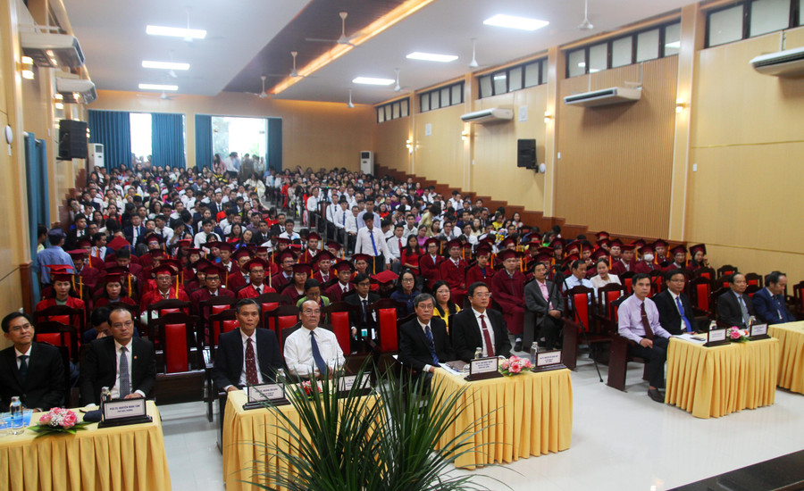 Thầy cô giáo và các học viên đã có một khoảng thời gian cố gắng và vượt qua khó khăn do đại dịch Covid-19 gây ra. Thầy cô giáo và các học viên đã có một khoảng thời gian cố gắng và vượt qua khó khăn do đại dịch Covid-19 gây ra.