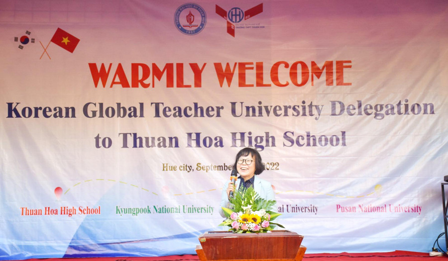 GS. Seo HaeAe – Trường Đại học Quốc gia Pusan phát biểu tại hoạt động giao lưu. GS. Seo HaeAe – Trường Đại học Quốc gia Pusan phát biểu tại hoạt động giao lưu.