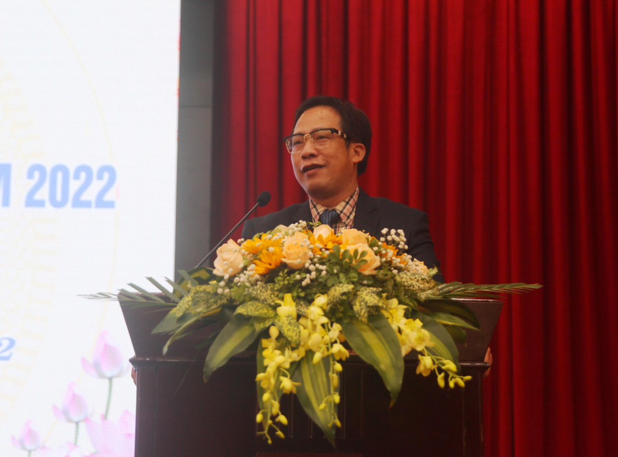 PGS.TS. Lê Anh Phương - Giám đốc Đại học Huế phát biểu chúc mừng Hội nghị. PGS.TS. Lê Anh Phương - Giám đốc Đại học Huế phát biểu chúc mừng Hội nghị.