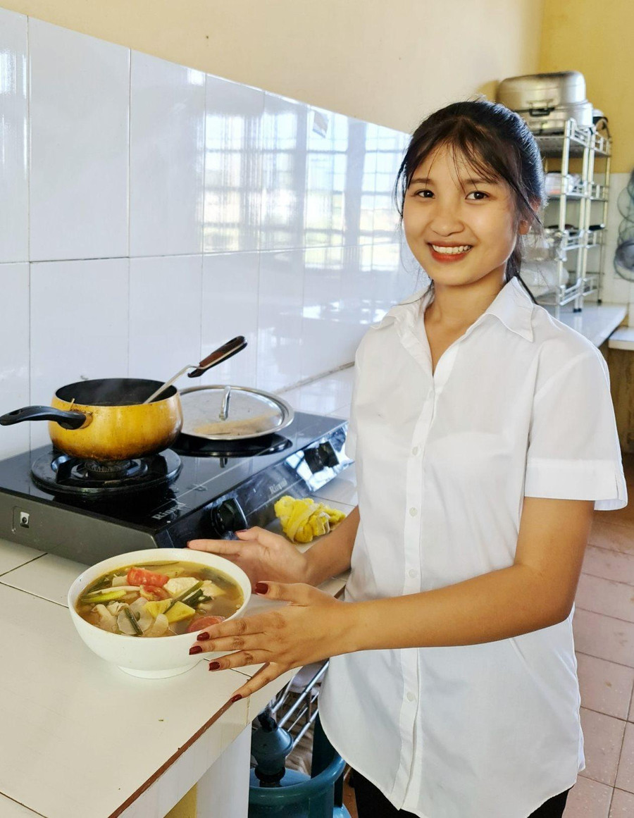Môn Nấu ăn cho nữ sinh được chú trọng. Môn Nấu ăn cho nữ sinh được chú trọng.