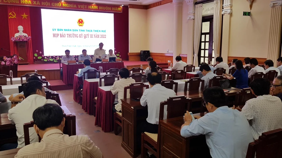 Họp báo thường kỳ quý III năm 2022 nêu vấn đề vụ 3 nữ giáo viên dùng bằng giả tại trường mầm non TP Huế.