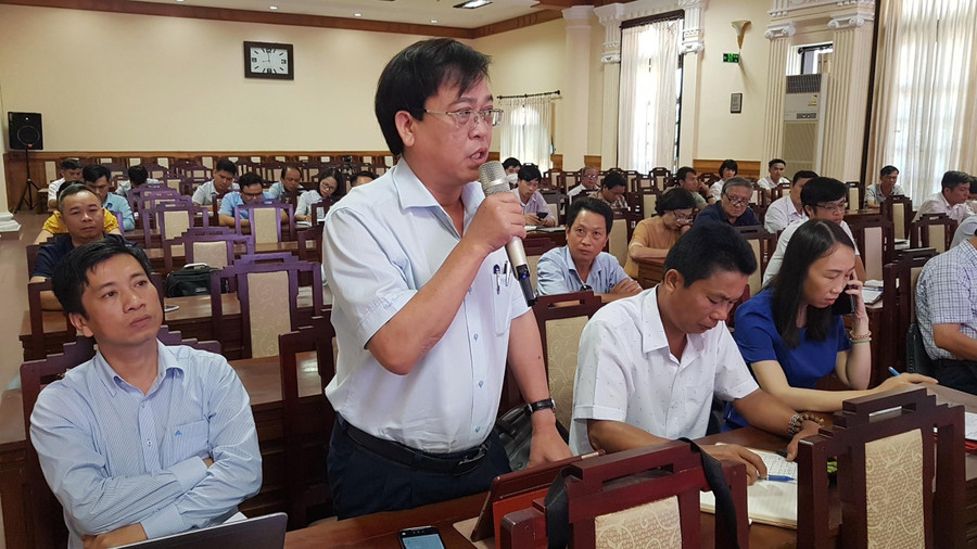 Ông Trương Đình Hạnh - Phó Chủ tịch UBND TP Huế (tỉnh Thừa Thiên - Huế) trả lời vụ việc 3 nữ giáo viên dùng bằng giả. Ông Trương Đình Hạnh - Phó Chủ tịch UBND TP Huế (tỉnh Thừa Thiên - Huế) trả lời vụ việc 3 nữ giáo viên dùng bằng giả.