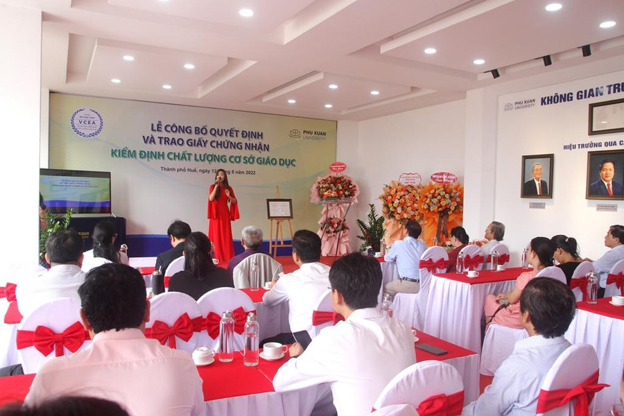 Văn nghệ chào mừng buổi lễ. Văn nghệ chào mừng buổi lễ.