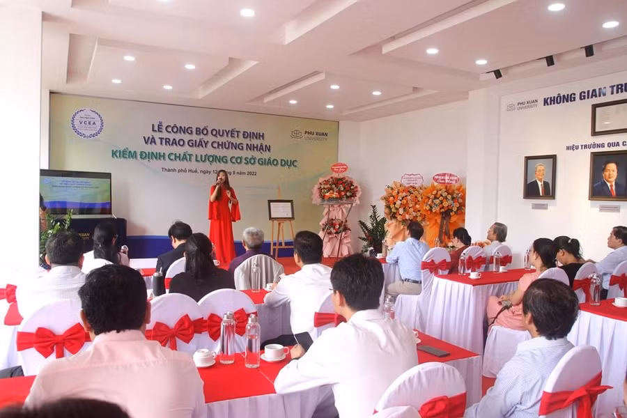 Văn nghệ chào mừng buổi lễ.