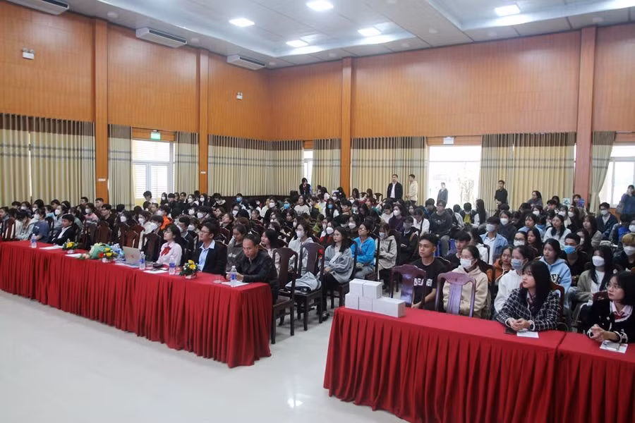 Nhiều sinh viên Trường ĐH Kinh tế, ĐH Huế quan tâm chủ đề chuẩn tiếng Anh đầu ra.