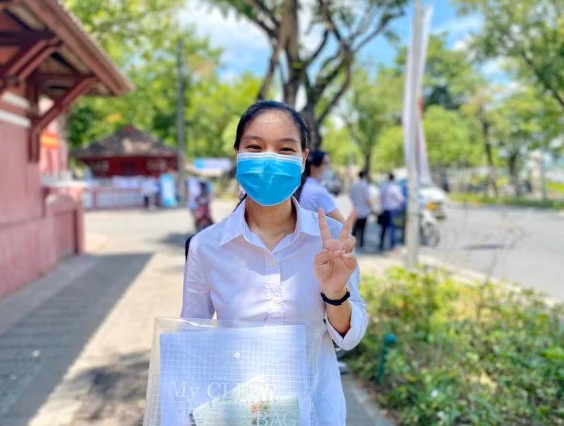 Thí sinh Huế vui vẻ vì làm bài tốt.