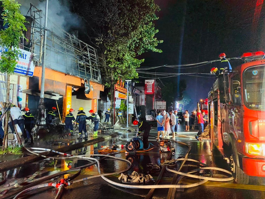 Công an tỉnh Thừa Thiên - Huế điều lực lượng đến hiện trường.