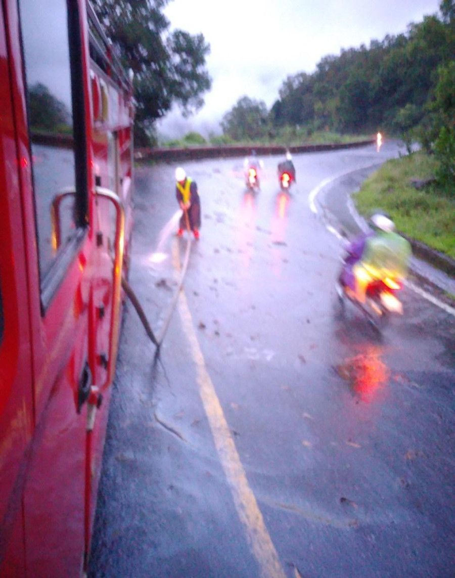 Các lực lượng làm việc xuyên đêm. Các lực lượng làm việc xuyên đêm.