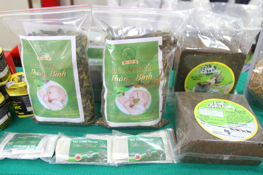 Trà Vằng khô và Bánh dinh dưỡng. Trà Vằng khô và Bánh dinh dưỡng.
