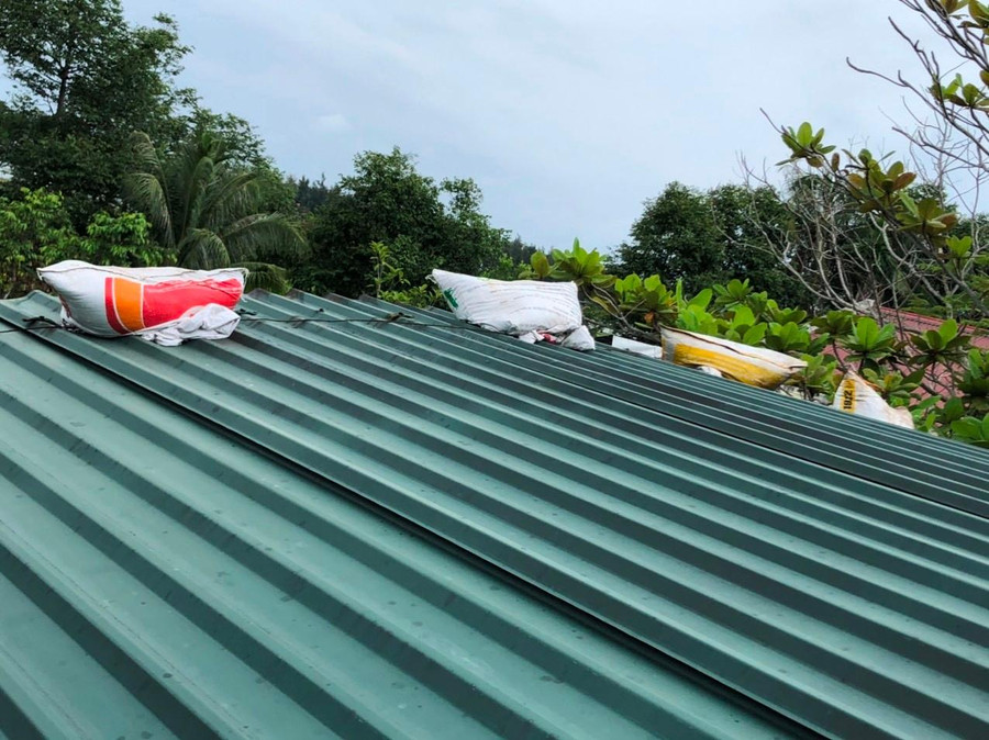 Nhiều trường học đã được giằng kỹ hệ mái vào chiều 26/9. Nhiều trường học đã được giằng kỹ hệ mái vào chiều 26/9.