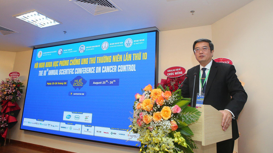 GS.TS. Nguyễn Vũ Quốc Huy - Hiệu trưởng Trường Đại học Y Dược, Đại học Huế - đơn vị đồng tổ chức Hội nghị phát biểu.