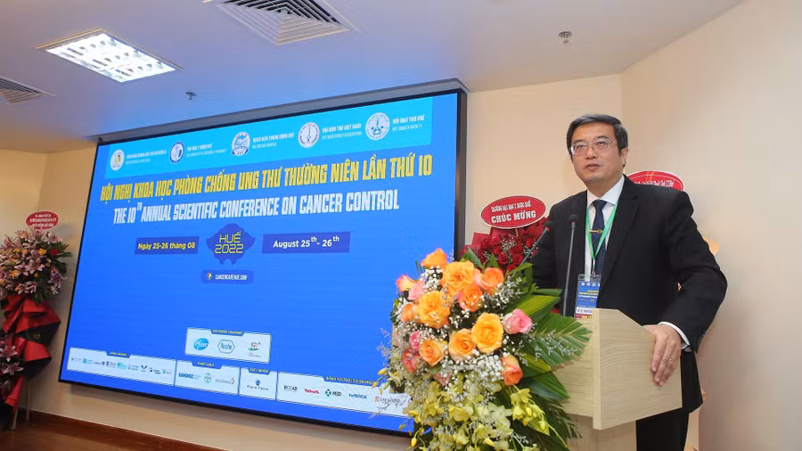 GS.TS. Nguyễn Vũ Quốc Huy - Hiệu trưởng Trường Đại học Y Dược, Đại học Huế - đơn vị đồng tổ chức Hội nghị phát biểu.