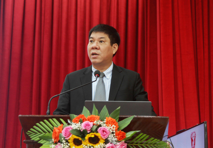 PGS.TS. Huỳnh Văn Chương, Bí thư Đảng ủy, Chủ tịch Hội đồng Đại học Huế phát biểu tại Hội thảo (Ảnh: Đại Dương). PGS.TS. Huỳnh Văn Chương, Bí thư Đảng ủy, Chủ tịch Hội đồng Đại học Huế phát biểu tại Hội thảo (Ảnh: Đại Dương).