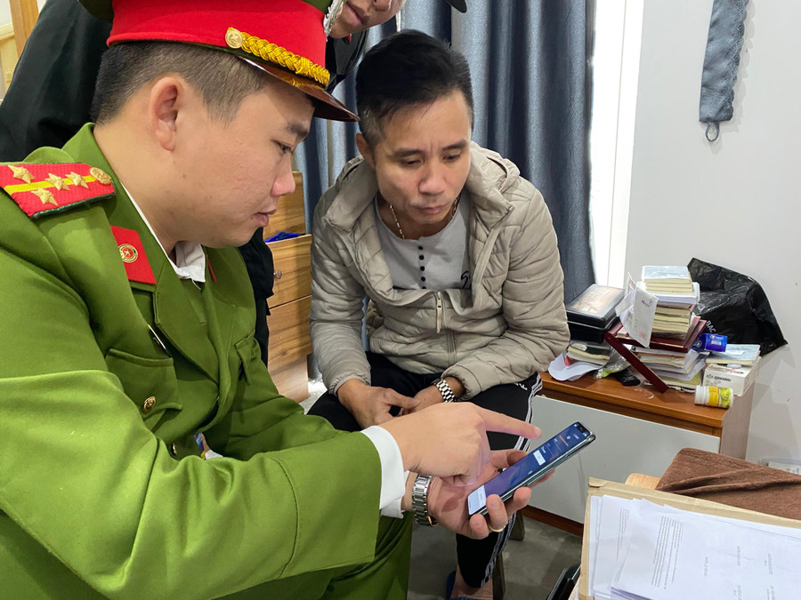 Đường dây cá độ bóng đá có tang số "khủng" hơn 1.500 tỷ đồng. Đường dây cá độ bóng đá có tang số "khủng" hơn 1.500 tỷ đồng.