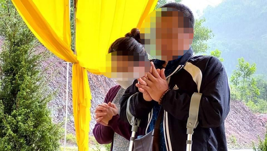 Ông Q. và bà T. đến dự đám tang cháu Q. tại Huế (Ảnh: gia đình cung cấp). Ông Q. và bà T. đến dự đám tang cháu Q. tại Huế (Ảnh: gia đình cung cấp).