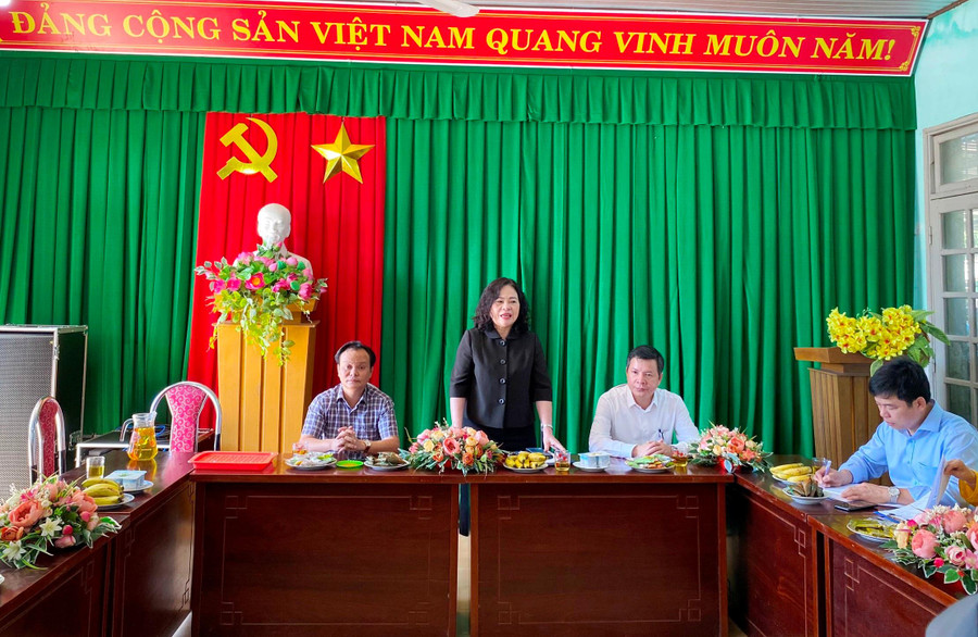 Thứ trưởng Ngô Thị Minh phát biểu trong cuộc làm việc ở huyện A Lưới. Thứ trưởng Ngô Thị Minh phát biểu trong cuộc làm việc ở huyện A Lưới.