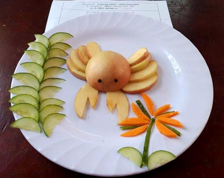Tạo hình từ rau, củ, quả. Tạo hình từ rau, củ, quả.