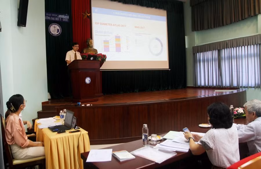 Sau phiên khai mạc hội nghị, có 7 hội trường nhỏ với 7 chuyên đề khác nhau.