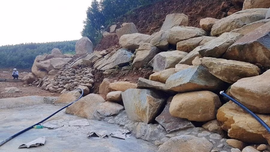 Nhiều khu vực thiên nhiên bị tác động lớn bởi sự coi thường pháp luật của chủ khu đất.