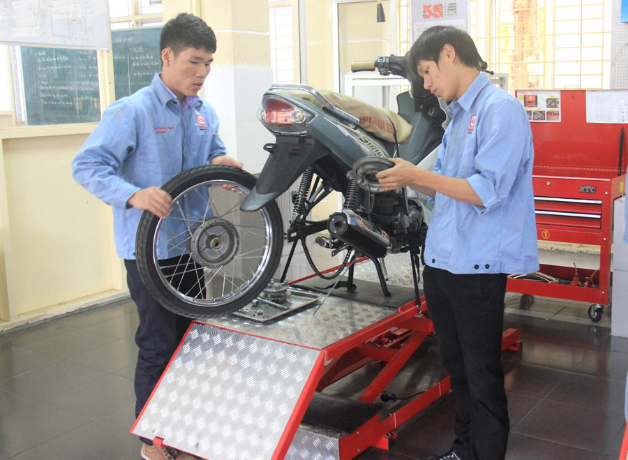 Nghề sửa xe máy. Nghề sửa xe máy.