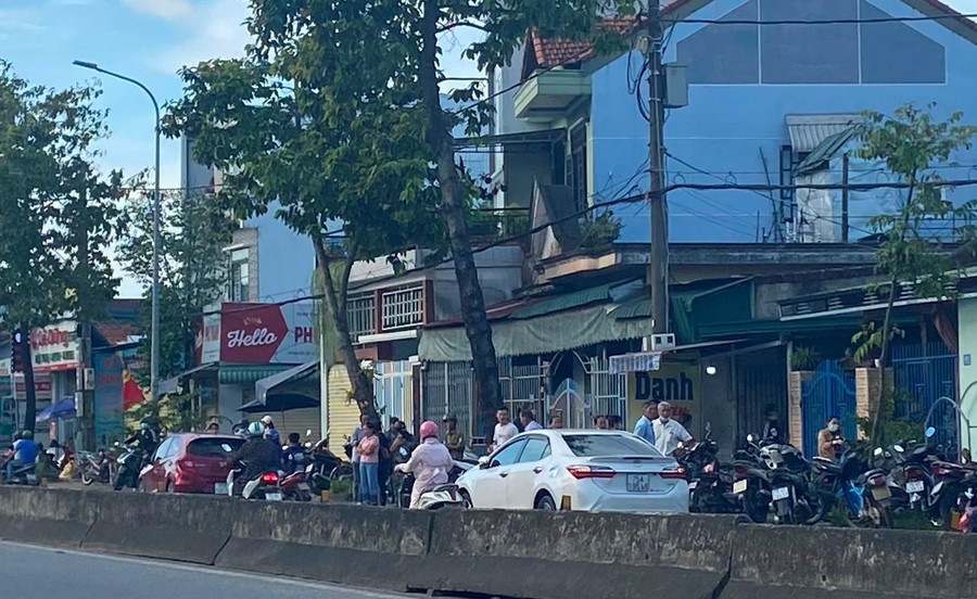 Nhiều người đến viếng thăm đám tang 4 mẹ con.