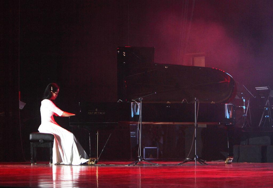 Độc tấu Piano của thế hệ giảng viên nhà trường.