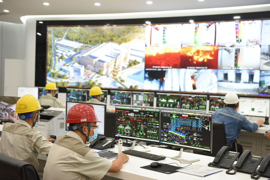 Nhà máy được vận hành qua 3 giai đoạn với tổng số 5 lò đốt và 3 tổ máy phát điện.