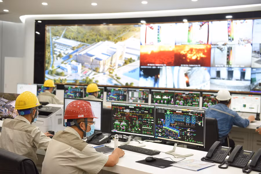 Nhà máy được vận hành qua 3 giai đoạn với tổng số 5 lò đốt và 3 tổ máy phát điện.