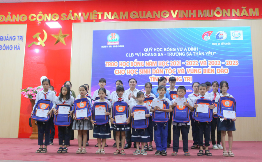 Thành viên Qũy học bổng động viên học sinh Quảng Trị. Thành viên Qũy học bổng động viên học sinh Quảng Trị.