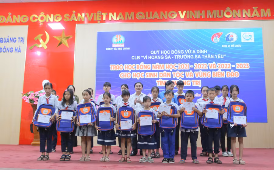 Thành viên Qũy học bổng động viên học sinh Quảng Trị. Thành viên Qũy học bổng động viên học sinh Quảng Trị.