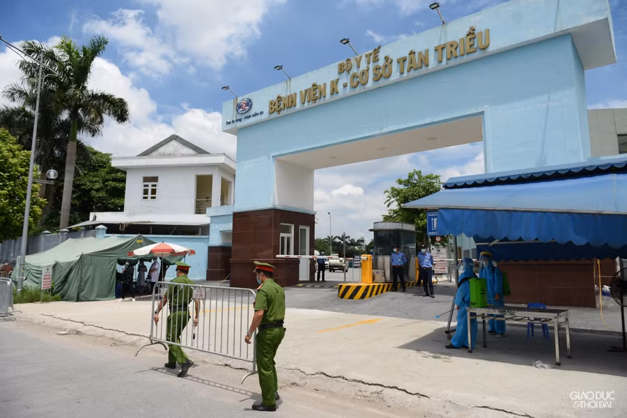 Tuy nhiên, trước khi Bệnh viện hoạt động trở lại vào ngày 16/6, toàn bộ các khoa phòng sẽ được vệ sinh thêm một lần nữa theo đúng quy trình để đảm bảo an toàn tối đa giúp người bệnh an tâm điều trị, khám chữa bệnh tại Bệnh viện.