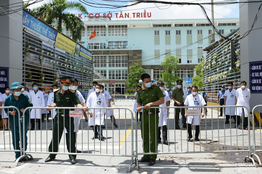 Đến thời điểm 13h ngày 14/6, Bệnh viện K cơ sở Tân Triều đã giải phóng hoàn toàn bệnh nhân và người nhà bệnh nhân ra khỏi các toà nhà khám chữa bệnh của Bệnh viện.