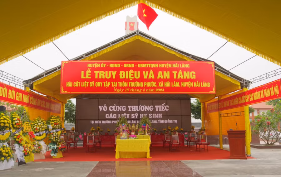 12 hài cốt liệt sĩ được an táng ở Nghĩa trang liệt sĩ huyện Hải Lăng do Đội tìm kiếm, quy tập hài cốt liệt sĩ 584 quy tập trên địa bàn Hải Lăng.