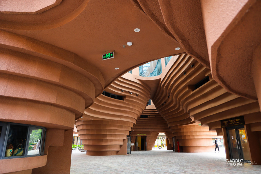 Công trình này được xây dựng để tôn vinh ông cha tổ nghiệp, tiếp tục phát huy gìn giữ những giá trị, tinh hoa của làng nghề Bát Tràng. Công trình này được xây dựng để tôn vinh ông cha tổ nghiệp, tiếp tục phát huy gìn giữ những giá trị, tinh hoa của làng nghề Bát Tràng.