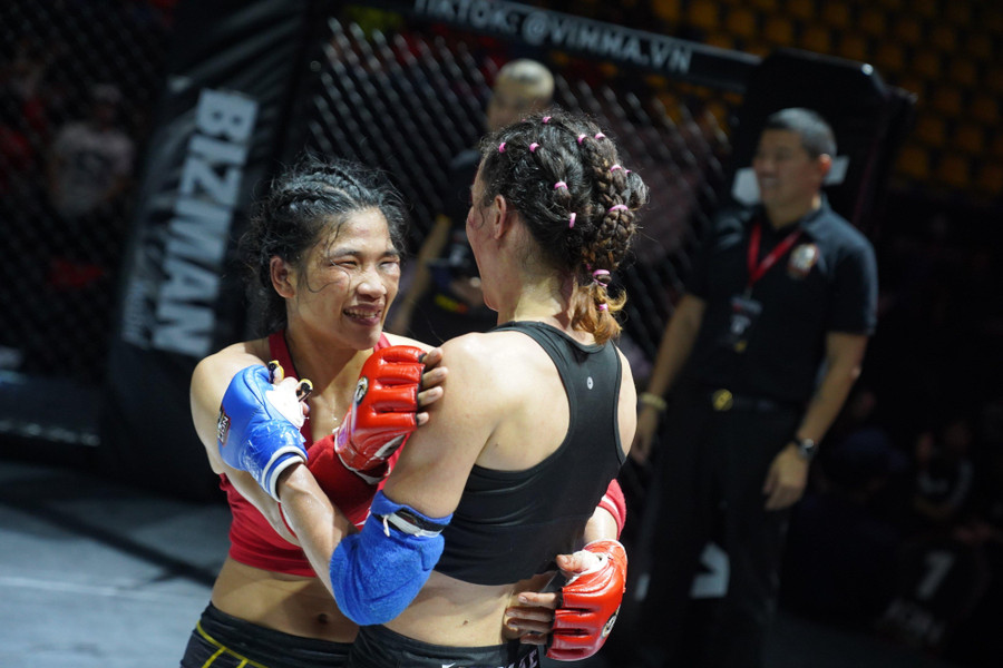 Nguyễn Thị Thanh Trúc thắng Bernard Tiffany bằng tính điểm (30-27, 30-26, 30-27).