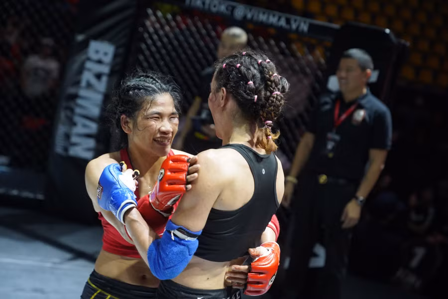 Nguyễn Thị Thanh Trúc thắng Bernard Tiffany bằng tính điểm (30-27, 30-26, 30-27).