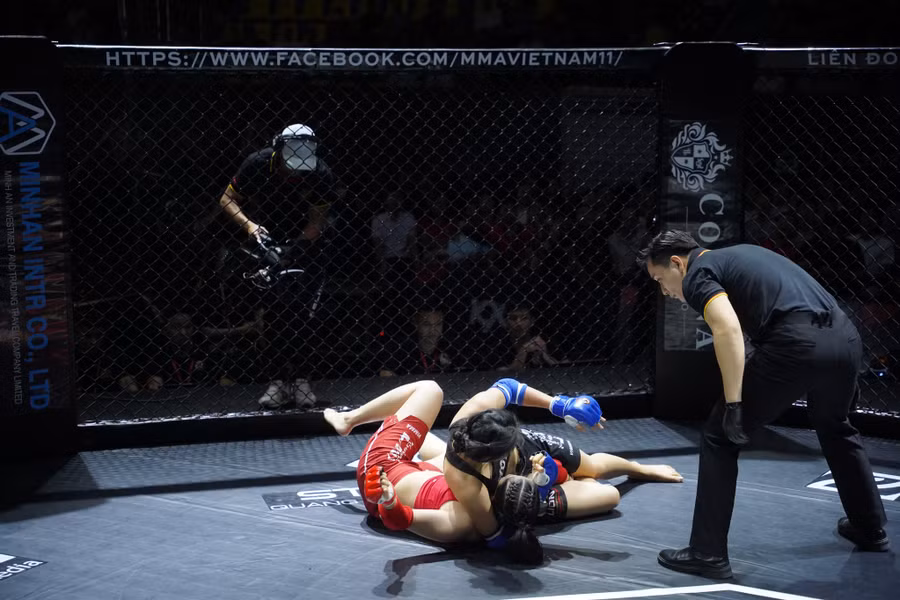 Với chiến thắng này, Phạm Thị Nhung sẽ lọt vào vòng chung kết, đấu với người thắng ở cặp đấu giữa Hà Thị Cúc (MMA Kickfitness Thanh Hóa) và Chelsey Cashwell (Học viện võ thuật Ekademe, Mỹ).