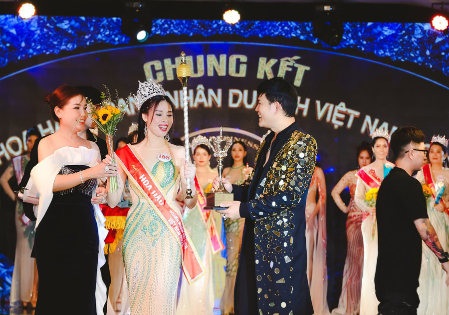 Doanh nhân Vũ Thục Hiền đăng quang Hoa hậu Doanh nhân Du lịch Việt Nam 2023.