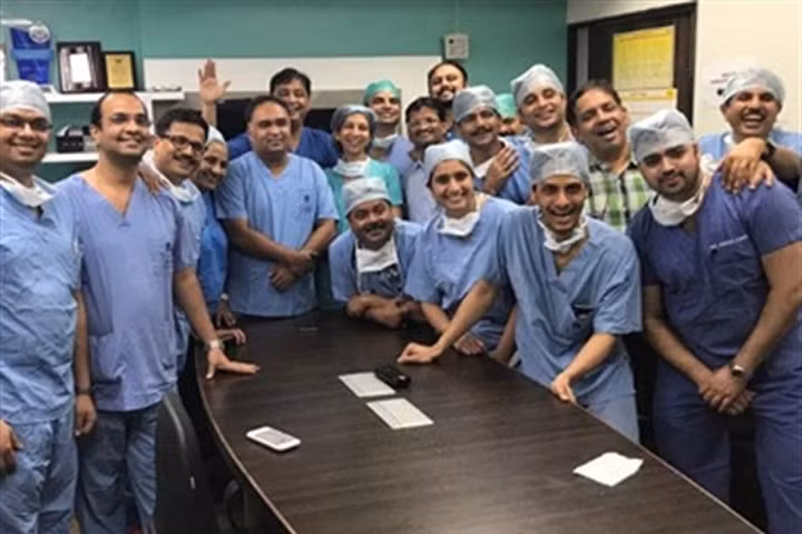 Sinh ra con không có tử cung, bà mẹ đã làm việc này khiến ai cũng cảm động