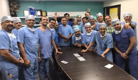 Sinh ra con khong co tu cung, ba me da lam viec nay khien ai cung cam dong - Anh 1