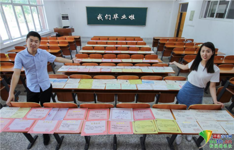 Yêu kiểu con nhà người ta: 4 năm Đại học nhận 137 bằng khen chứng nhận nhờ học quá giỏi - Ảnh 8 Yeu kieu con nha nguoi ta: 4 nam Dai hoc nhan 137 bang khen chung nhan nho hoc qua gioi - Anh 8
