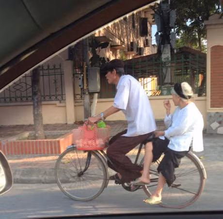 Gioi tre ghen ty voi khoanh khac hanh phuc cua 