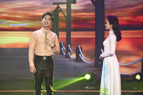Phương Thanh diện đồ xuyên thấu, nồng nàn kể chuyện tình xưa - Ảnh 5 Phuong Thanh dien do xuyen thau, nong nan ke chuyen tinh xua - Anh 5