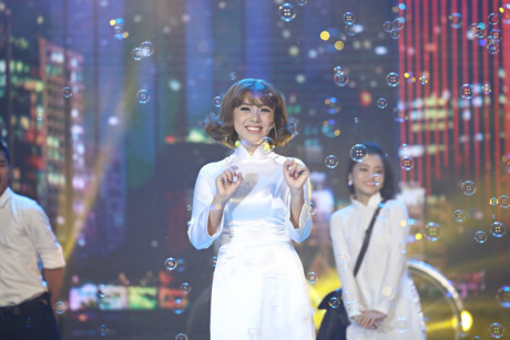 Phương Thanh diện đồ xuyên thấu, nồng nàn kể chuyện tình xưa - Ảnh 6 Phuong Thanh dien do xuyen thau, nong nan ke chuyen tinh xua - Anh 6