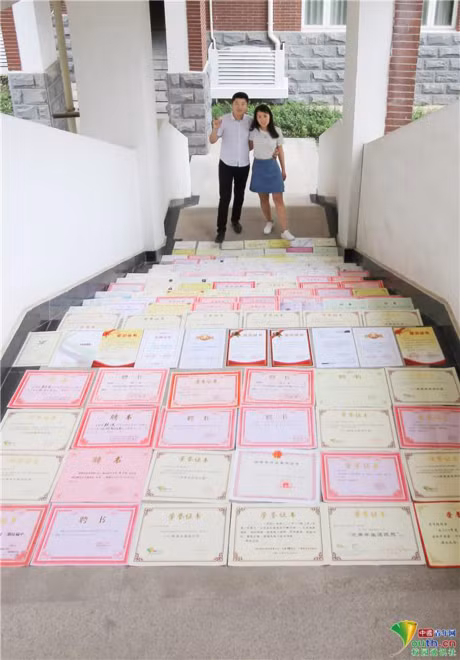 Yeu kieu con nha nguoi ta: 4 nam Dai hoc nhan 137 bang khen chung nhan nho hoc qua gioi - Anh 6