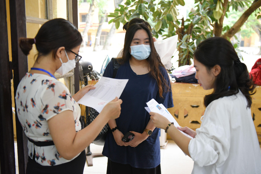 Trong đó, bài thi Ngữ Văn thi theo hình thức tự luận, các môn thi còn lại thí sinh làm theo hình thức trắc nghiệm khách quan.